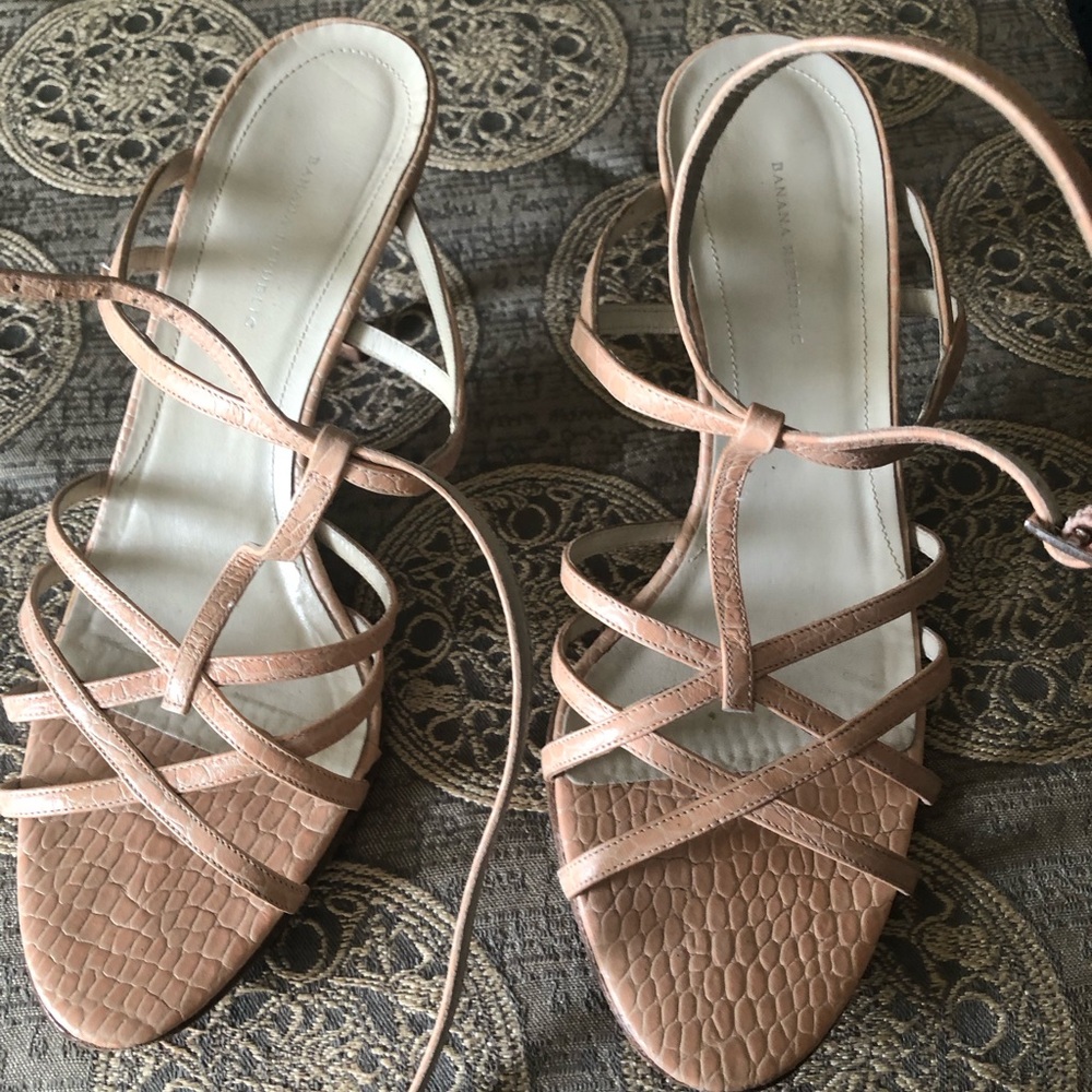 Banana Republic Peachy Colored  Textured Sandals with Crisscross Straps
